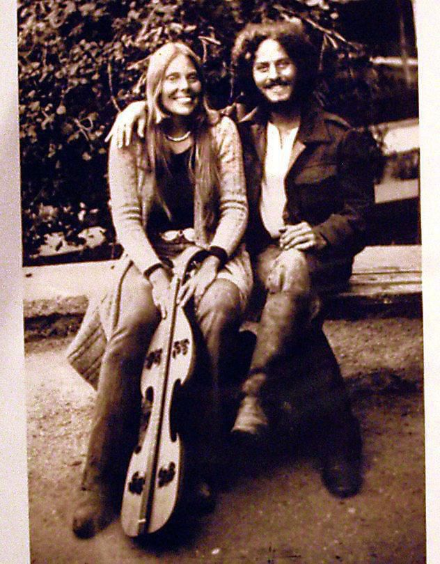 JONI MITCELL and CARY RADITZ -  CRETE 1970.jpg