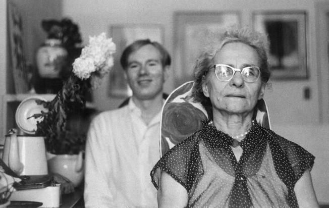  Duane Michals Andy Warhol and his Mother Julia Warhola 1958 Αντιγραφή