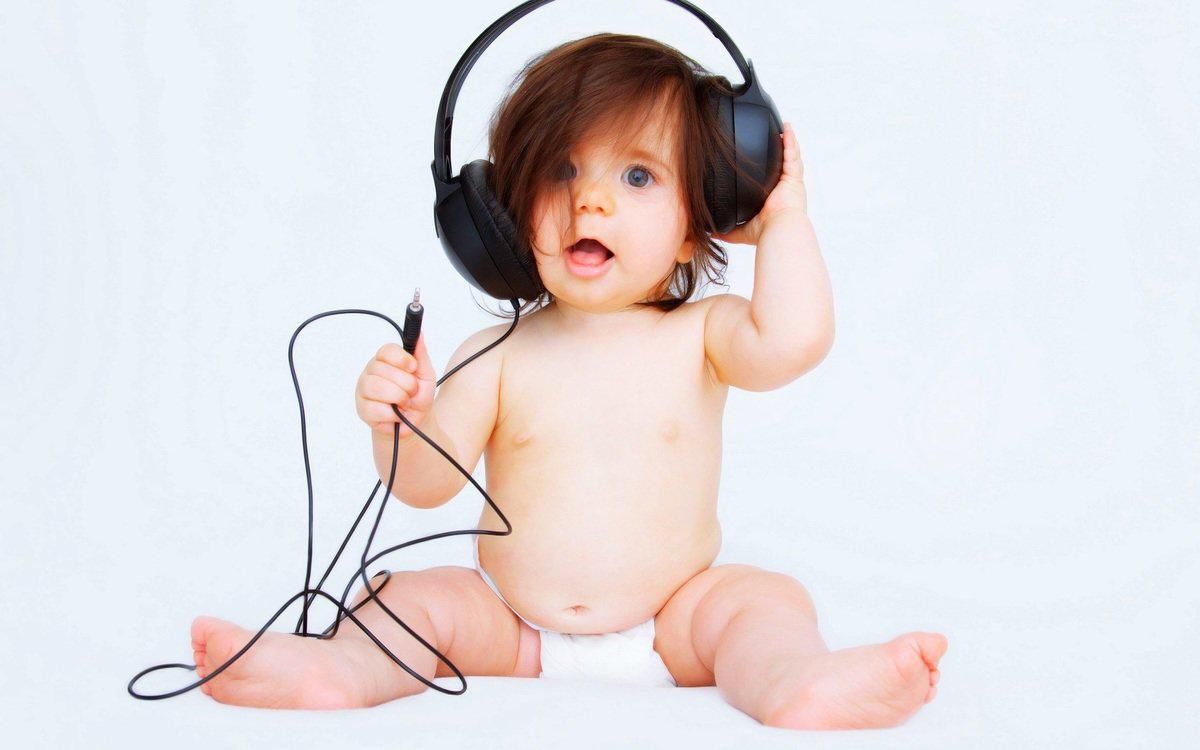 Beautiful baby listen music