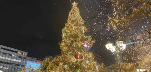 Σε χριστουγεννιάτικους ρυθμούς μπαίνει η Αθήνα