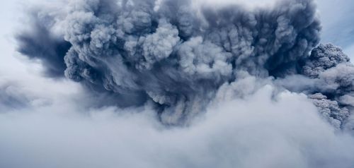 «Στα πρόθυρα έκρηξης» το πιο επικίνδυνο ηφαίστειο της Ευρώπης