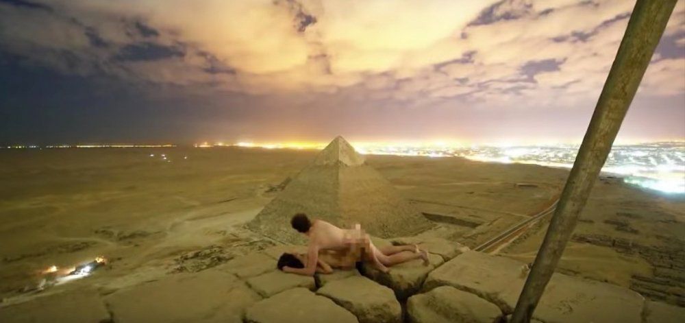 Γυμνό ζευγάρι έκανε σεξ στην Πυραμίδα του Χέοπα