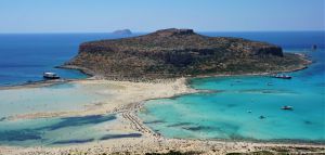 Vogue: Οι καλύτερες παραλίες στην Ελλάδα για το 2023