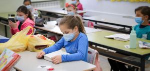 Έξαρση covid και γρίπης – Αγωνία για το άνοιγμα των σχολείων