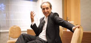 Ο οσκαρικός συνθέτης Αλεξάντρ Ντεσπλά θέλει να γράψει μουσική για ελληνική ταινία