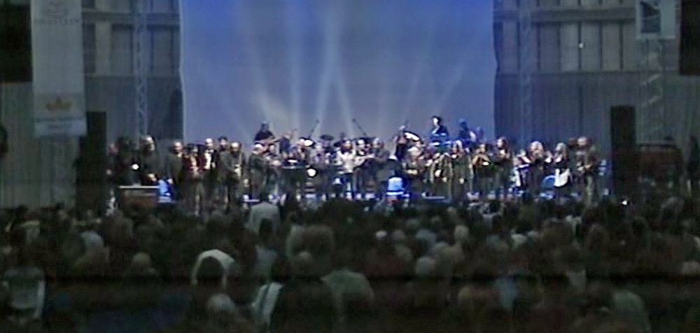 Η Λαϊκή Ορχήστρα «Μίκης Θεοδωράκης» στο Παλαί ντε Σπορ για τους πυρόπληκτους της Ηλείας (2008)