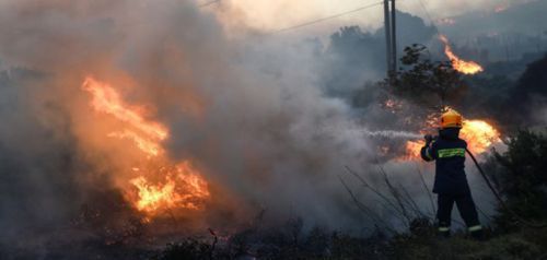Τρίτη ημέρα μάχης με τις φλόγες στη νότια Λέσβο