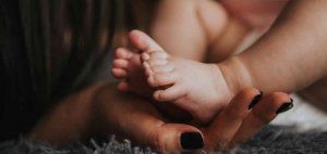 Τι λέει η Ελληνίδα μητέρα που έφερε στον κόσμο το «μωρό με τρεις γονείς»
