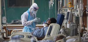 Τριπλάσιοι οι θάνατοι από κορονοϊό σε σχέση με αυτούς από γρίπη