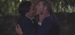 Το καυτό γκέι φιλί στη σειρά «Σέρρες» ήταν το «καλύτερο στην ελληνική τηλεόραση»