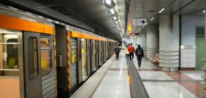Μετρό: Πέταξαν καπνογόνα και απείλησαν επιβάτες