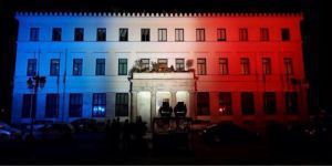 Στα χρώματα της Γαλλίας το δημαρχείο της Αθήνας