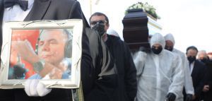 30 φωτογραφίες από την κηδεία του Γιώργου Τράγκα
