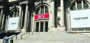 Η Γιόκο Όνο «καλωσωρίζει» και πάλι τους επισκέπτες στο Met της Νέας Υόρκης