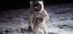 Σαν σήμερα ο Νιλ Άρμστρονγκ πάτησε στη Σελήνη!
