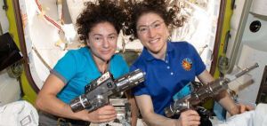 Άρχισε ο πρώτος αποκλειστικά γυναικείος διαστημικός περίπατος