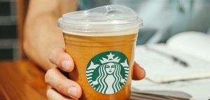 Τα  Starbucks καταργούν τα καλαμάκια