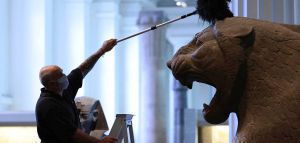 Τεράστια επιχείρηση καθαρισμού του Βρετανικού Μουσείου μετά το lockdown