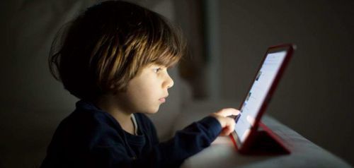 Η χρήση ηλεκτρονικών συσκευών κάνει κακό στα παιδιά προσχολικής ηλικίας