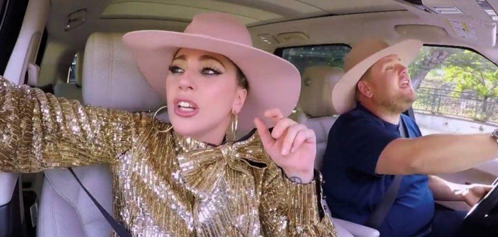 H Lady Gaga δίνει «συναυλία» μέσα στο αυτοκίνητο