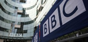 Στο στόχαστρο της κυβέρνησης Τζόνσον το BBC