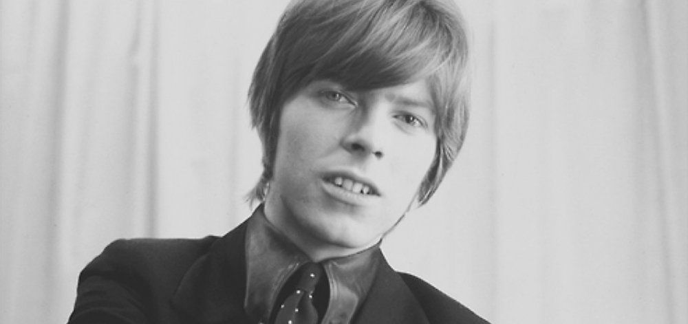 «Ερασιτέχνη και φάλτσο» είχε κρίνει το BBC τον David Bowie!