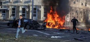Βομβαρδισμοί σε Κίεβο και πολλές άλλες ουκρανικές πόλεις