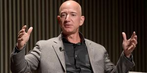 Ο Τζεφ Μπέζος παραιτείται από εκτελεστικός διευθυντής της Amazon