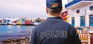 Κορονοϊός: Αυστηροί έλεγχοι - συλλήψεις σε Πάρο, Μύκονο και Σαντορίνη