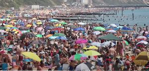 Βρετανία: 33,3 βαθμοί και απίστευτος συνωστισμός στις παραλίες