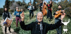 Babo Koro: Μια… γιαγιά που χορεύει στο Πειραιώς 131