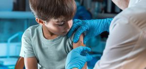 Όλα όσα πρέπει να γνωρίζουμε για τον εμβολιασμό των παιδιών μας