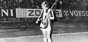 Ο Γιώργος Ζαμπέτας στη γιορτή του ΠΑΟΚ στην Τούμπα (1974)