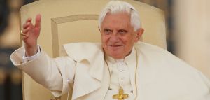 Εκτέθηκε σε λαϊκό προσκύνημα η σορός του επίτιμου πάπα Βενέδικτου