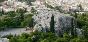 Ελληνίδα που αυτοκτόνησε, η γυναίκα που έπεσε από τον βράχο στην Ακρόπολη