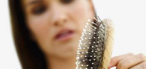 Γιατί χάνουμε περισσότερα μαλλιά μέσα στην πανδημία