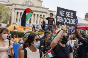 Με αποβολές τιμωρεί το Columbia τους φοιτητές που διαμαρτύρονται για τη σφαγή στη Γάζα
