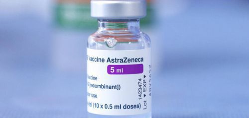 «Υπάρχει σύνδεση του εμβολίου AstraZeneca με θρομβώσεις»