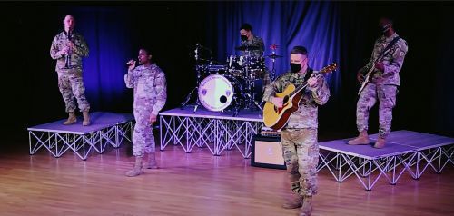 Αμερικανοί στρατιώτες παίζουν και τραγουδούν τον «Χορό του Ζαλόγγου»!