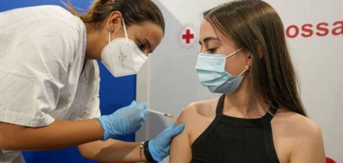 Άνοιξε η πλατφόρμα για τον εμβολιασμό των παιδιών άνω των 12 ετών