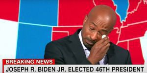 Σχολιαστής του CNN ξεσπάει σε λυγμούς με την ανακοίνωση της νίκης Μπάιντεν