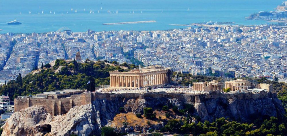 10 τραγούδια για όσους… μείνουν στην Αθήνα