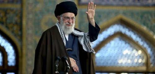 Ο πνευματικός ηγέτης του Ιράν σχολίασε ειρωνικά στο Twitter τις αμερικάνικες εκλογές