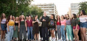 Σαββόπουλος &amp; Σάττι τραγουδούν στην Πλατεία Συντάγματος