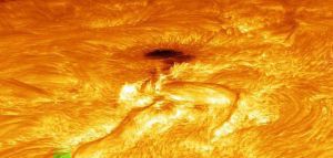 Φωτογραφήθηκε ηλιακή κηλίδα μεγαλύτερη από τη Γη