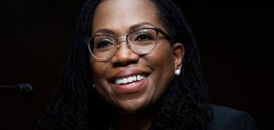 ΗΠΑ: Ορκίζεται η πρώτη μαύρη γυναίκα δικαστής του Ανωτάτου Δικαστηρίου
