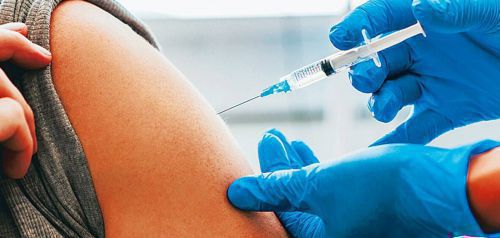 Επιτροπή εμβολιασμών: Κανονικά το AstraZeneca στους άνω των 30