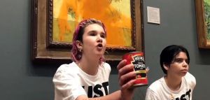 Ακτιβίστριες πέταξαν ντοματόσουπα στον πίνακα «Ηλιοτρόπια» του Βίνσεντ βαν Γκογκ