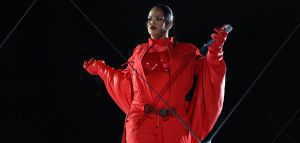 Super Bowl 2023: «Μάγεψε» το κοινό η Rihanna