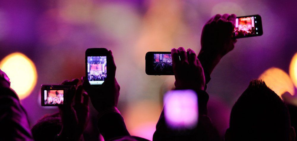 Ποιος γνωστός καλλιτέχνης απαγορεύει τα κινητά στις συναυλίες του